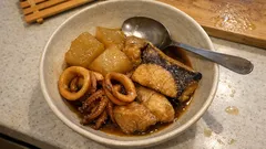 ぶりのコクとイカのうま味がしみる、やさしい味のぶりイカ大根
