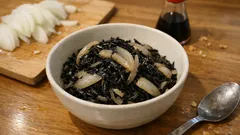 玉ねぎの甘みでやさしい味に。ひじきと玉ねぎの炒め煮、作り置きにも