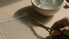 くたびれたフリーザーバッグが復活する4つの小ワザ、切るだけでストレス激減